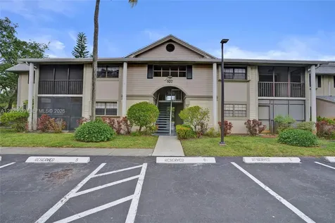 927 NE 199th Street Miami FL 33179