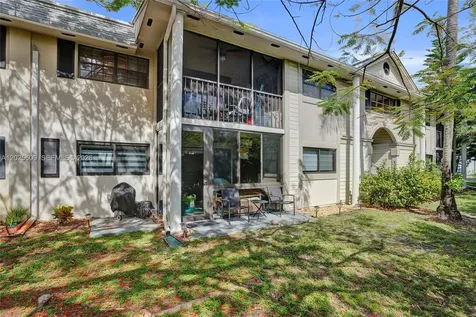 927 NE 199th Street Miami FL 33179