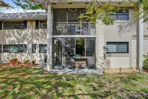 927 NE 199th Street Miami FL 33179