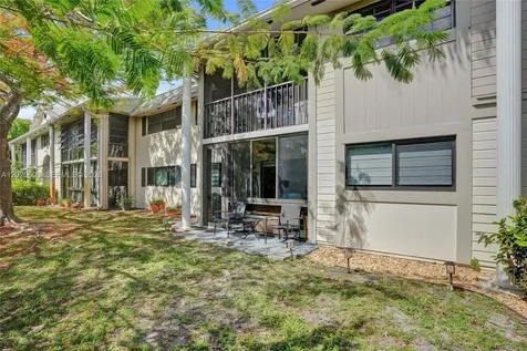 927 NE 199th Street Miami FL 33179
