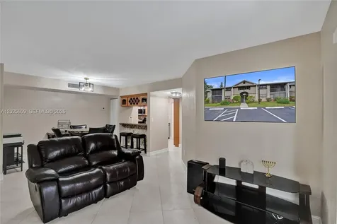 927 NE 199th Street Miami FL 33179