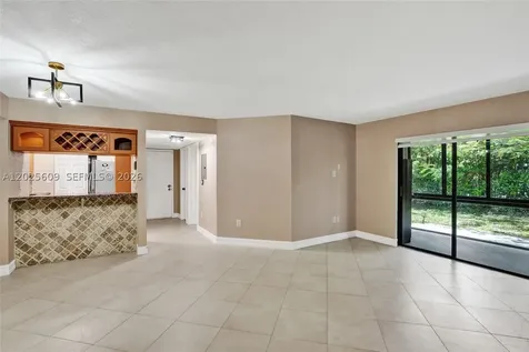 927 NE 199th Street Miami FL 33179