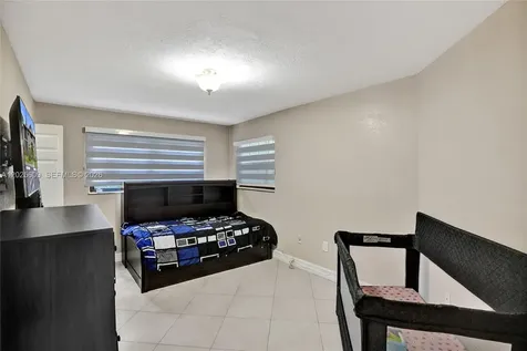 927 NE 199th Street Miami FL 33179