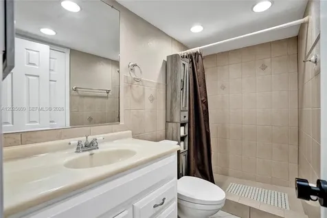 927 NE 199th Street Miami FL 33179