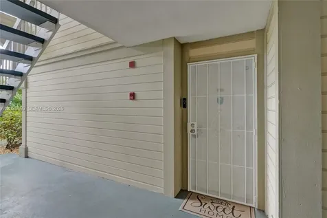 927 NE 199th Street Miami FL 33179