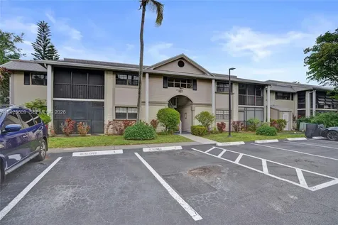 927 NE 199th Street Miami FL 33179