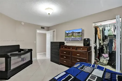 927 NE 199th Street Miami FL 33179