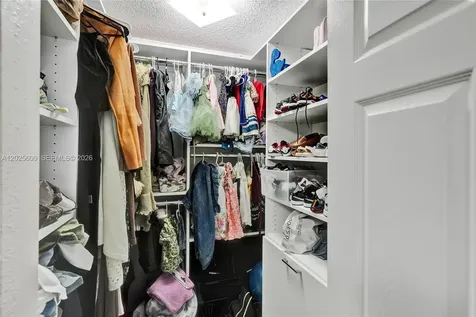 927 NE 199th Street Miami FL 33179