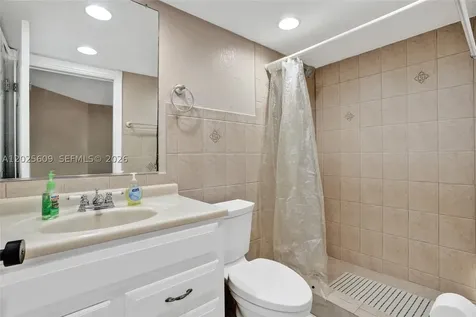 927 NE 199th Street Miami FL 33179
