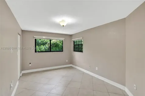 927 NE 199th Street Miami FL 33179