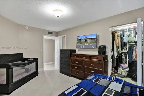 927 NE 199th Street Miami FL 33179