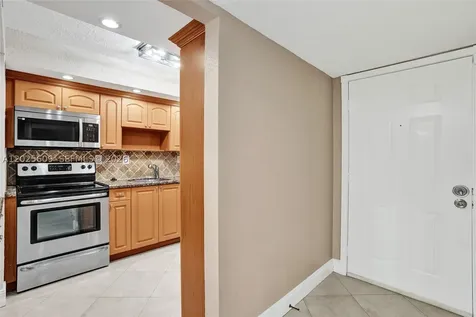 927 NE 199th Street Miami FL 33179