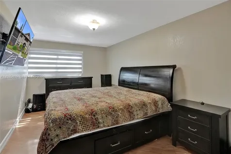 927 NE 199th Street Miami FL 33179