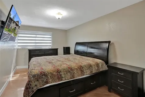 927 NE 199th Street Miami FL 33179