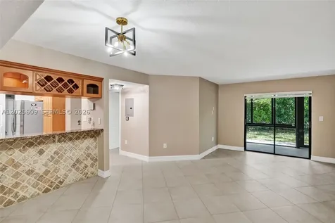 927 NE 199th Street Miami FL 33179