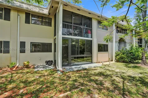 927 NE 199th Street Miami FL 33179
