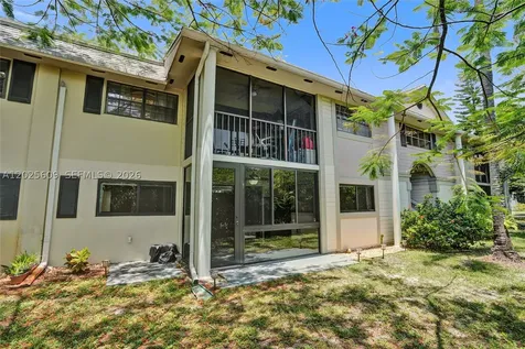927 NE 199th Street Miami FL 33179