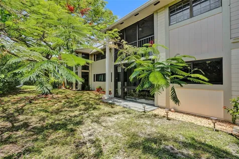 927 NE 199th Street Miami FL 33179