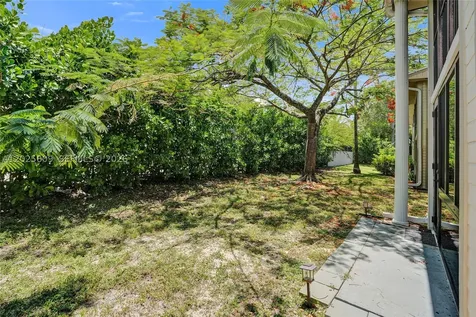 927 NE 199th Street Miami FL 33179