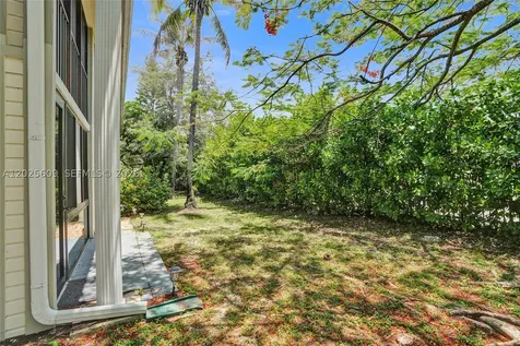 927 NE 199th Street Miami FL 33179