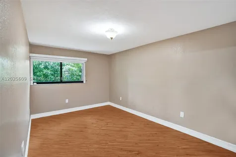 927 NE 199th Street Miami FL 33179