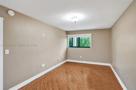 927 NE 199th Street Miami FL 33179
