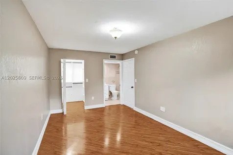 927 NE 199th Street Miami FL 33179