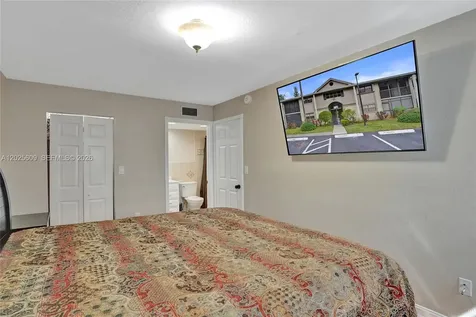 927 NE 199th Street Miami FL 33179
