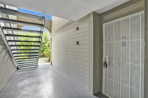 927 NE 199th Street Miami FL 33179