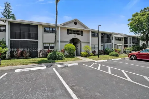 927 NE 199th Street Miami FL 33179