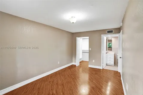 927 NE 199th Street Miami FL 33179