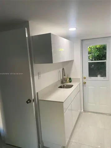 1710 Michigan Avenue Miami Beach FL 33139