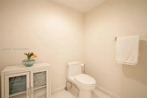 181 Crandon Boulevard Key Biscayne FL 33149