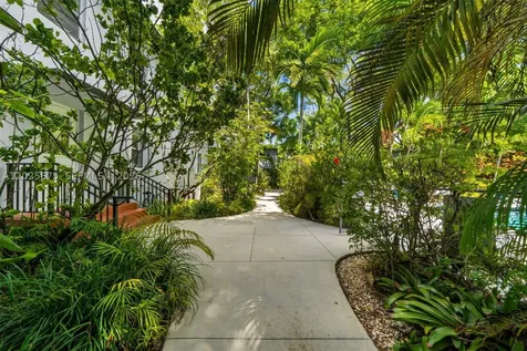 5605 SW 80th Street Miami FL 33143