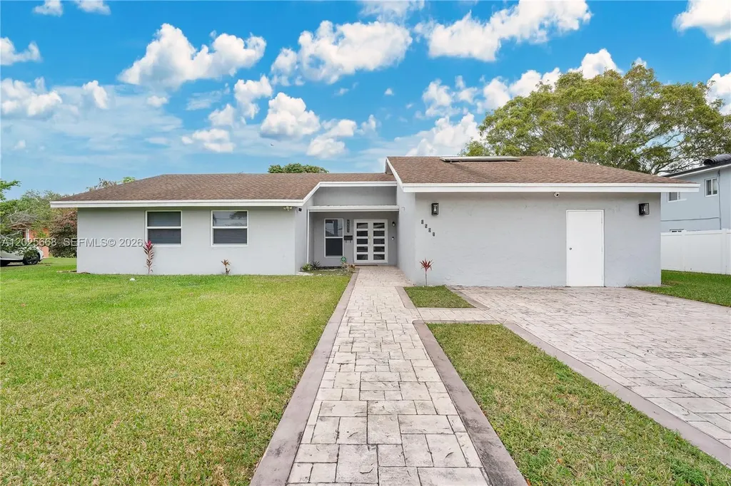 9501 E Palmetto Club Lane E Palmetto Bay FL 33157