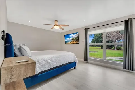 9501 E Palmetto Club Lane E Palmetto Bay FL 33157
