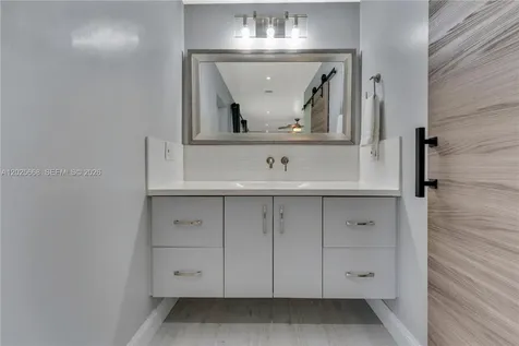 9501 E Palmetto Club Lane E Palmetto Bay FL 33157
