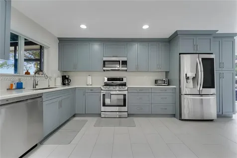 9501 E Palmetto Club Lane E Palmetto Bay FL 33157