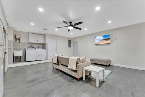 9501 E Palmetto Club Lane E Palmetto Bay FL 33157