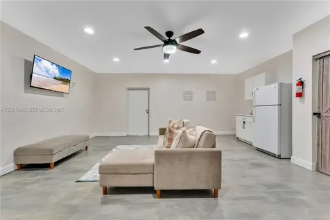9501 E Palmetto Club Lane E Palmetto Bay FL 33157