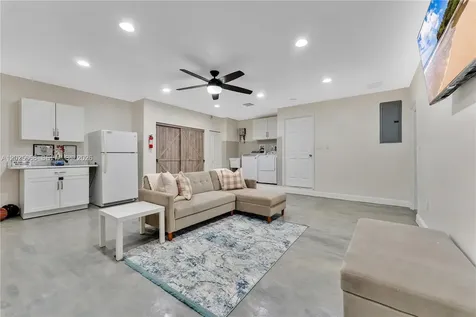 9501 E Palmetto Club Lane E Palmetto Bay FL 33157