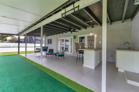 9501 E Palmetto Club Lane E Palmetto Bay FL 33157