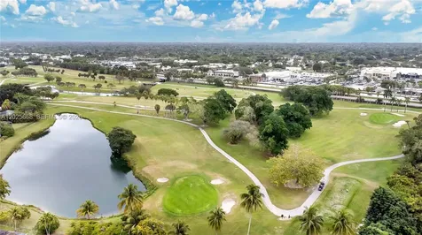 9501 E Palmetto Club Lane E Palmetto Bay FL 33157