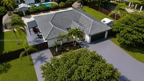 13282 SW 200th Terrace Miami FL 33177