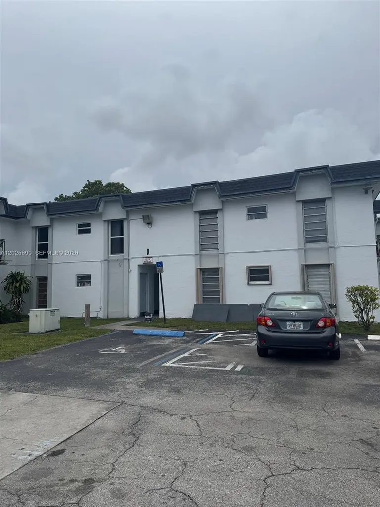 7235 SW 94th Place Miami FL 33173