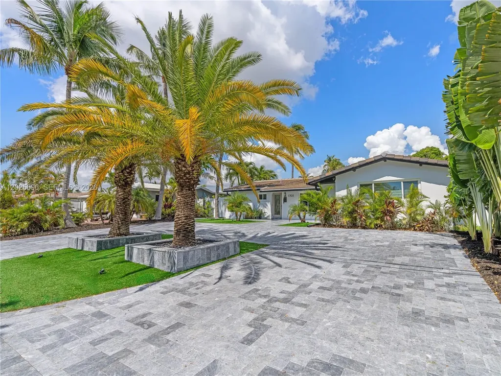 1701 SW 3rd Avenue Pompano Beach FL 33060