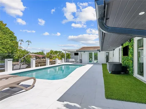 1701 SW 3rd Avenue Pompano Beach FL 33060