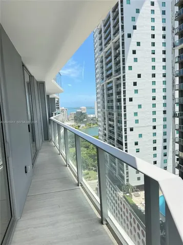 77 SE 5 Miami FL 33131