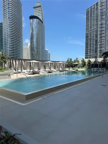 77 SE 5 Miami FL 33131