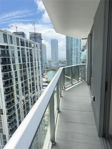 77 SE 5 Miami FL 33131